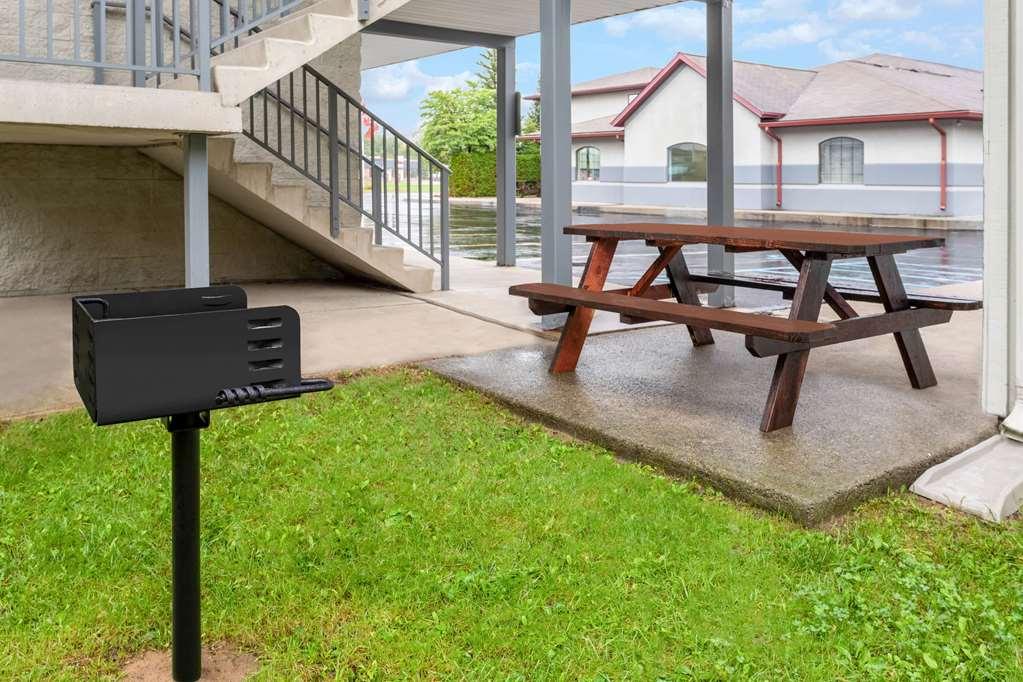 Super 8 By Wyndham Marysville/Port Huron Area Экстерьер фото